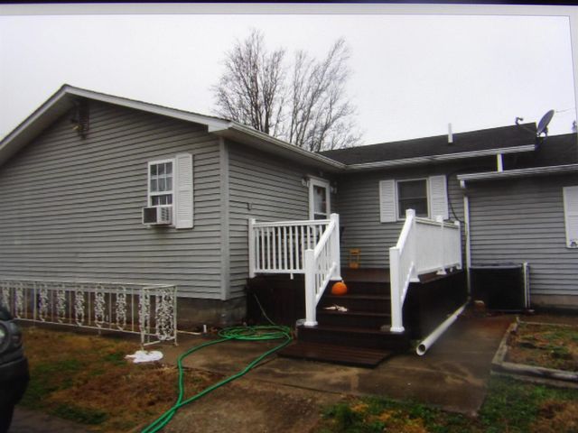 832 W Raymond Street W, Harrisburg, IL 62946