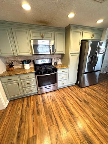 13939 N State Highway 71, El Campo, TX 77437