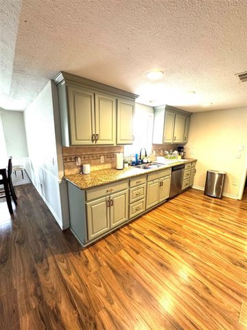 13939 N State Highway 71, El Campo, TX 77437