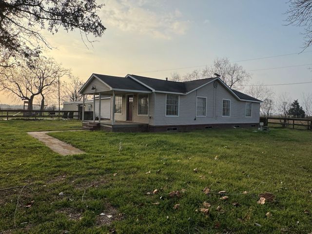 13939 N State Highway 71, El Campo, TX 77437