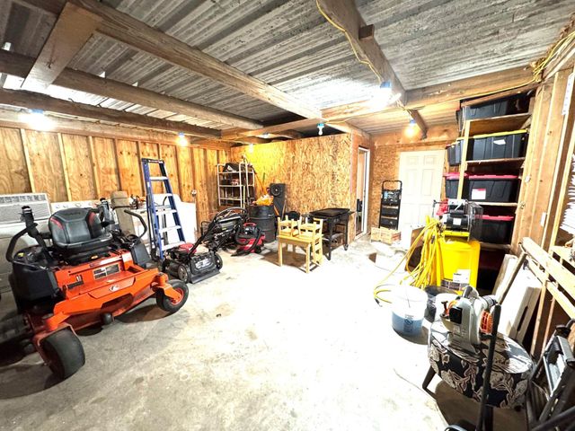 13939 N State Highway 71, El Campo, TX 77437