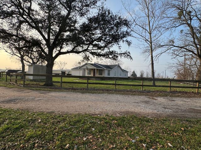 13939 N State Highway 71, El Campo, TX 77437