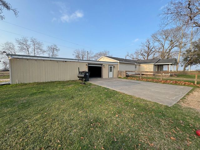 13939 N State Highway 71, El Campo, TX 77437