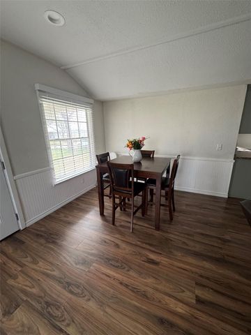 13939 N State Highway 71, El Campo, TX 77437