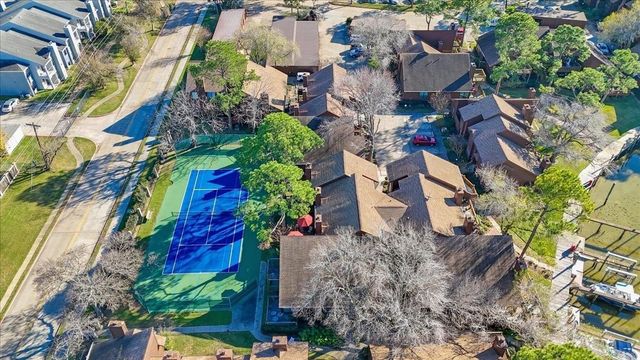 727 Davis Road, League City, TX 77573