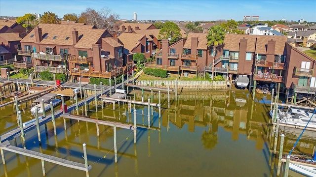 727 Davis Road, League City, TX 77573