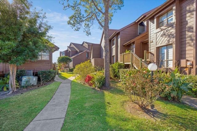 727 Davis Road, League City, TX 77573