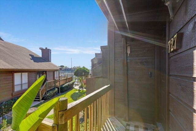 727 Davis Road, League City, TX 77573