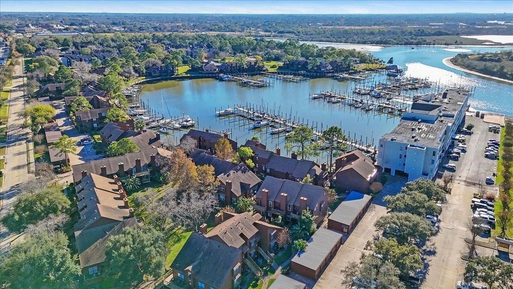 727 Davis Road, League City, TX 77573