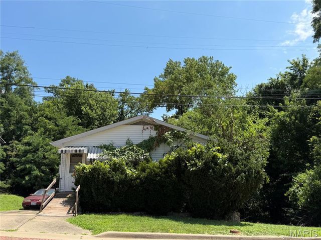 220 W 4th Street, Edwardsville, IL 62025