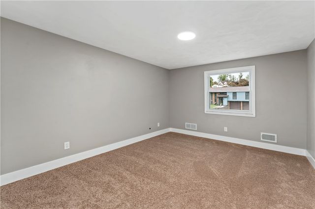 502 Monticello Dr, Delmont, PA 15626