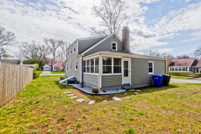 93 Cooper St, Springfield, MA 01108