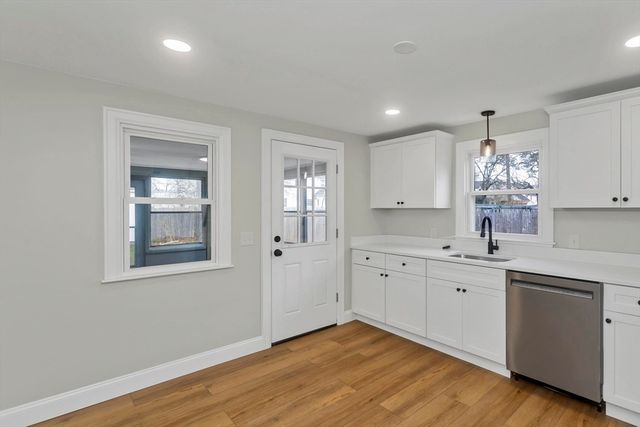 93 Cooper St, Springfield, MA 01108
