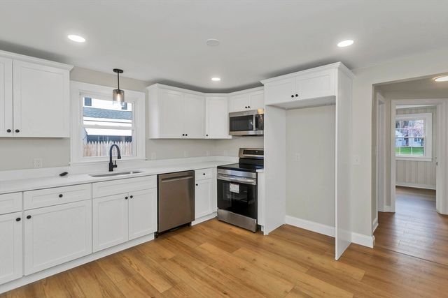 93 Cooper St, Springfield, MA 01108