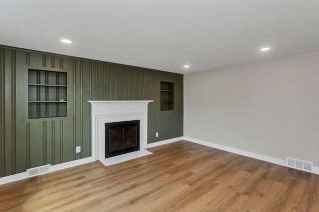 93 Cooper St, Springfield, MA 01108
