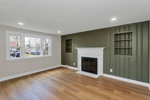 93 Cooper St, Springfield, MA 01108