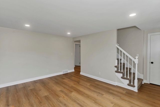 93 Cooper St, Springfield, MA 01108