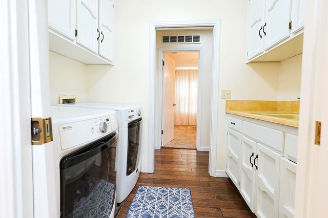 3727 W Mill Creek Drive, Visalia, CA 93291