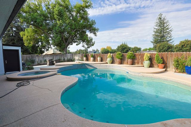 3727 W Mill Creek Drive, Visalia, CA 93291