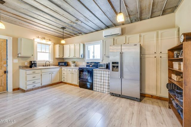 195 Opie Arnold Road, Limestone, TN 37681