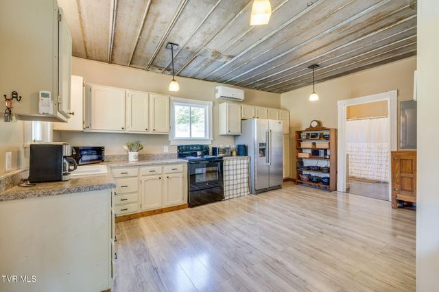195 Opie Arnold Road, Limestone, TN 37681