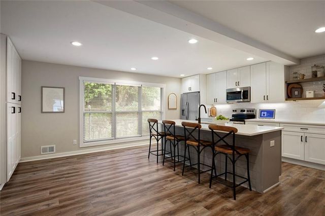 1722 Woodcliff Court NE, Atlanta, GA 30329