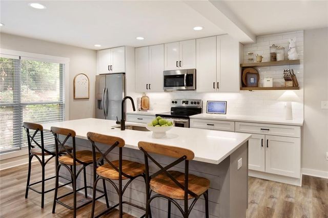 1722 Woodcliff Court NE, Atlanta, GA 30329