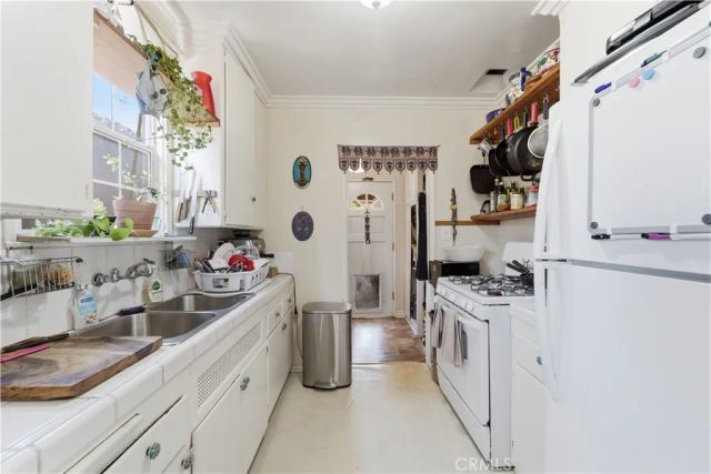 9056 Airdrome Street, Los Angeles, CA 90035
