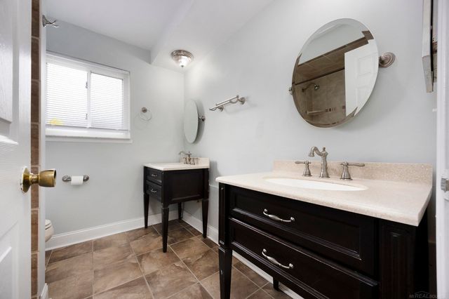 2987 Chesterfield Drive, Troy, MI 48083