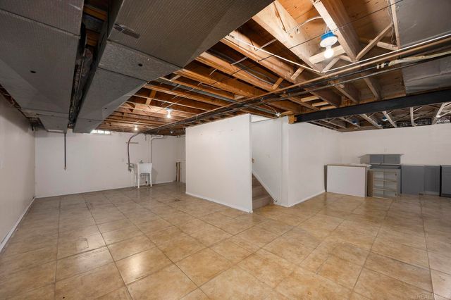 2987 Chesterfield Drive, Troy, MI 48083