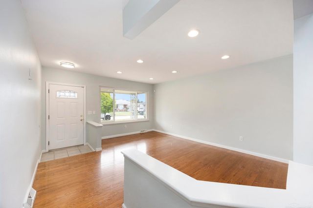 2987 Chesterfield Drive, Troy, MI 48083