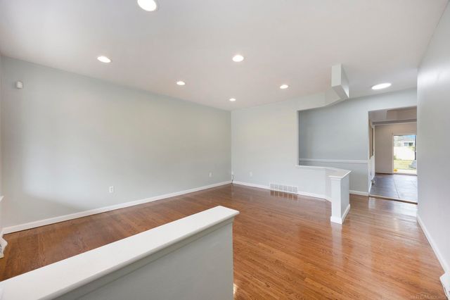 2987 Chesterfield Drive, Troy, MI 48083