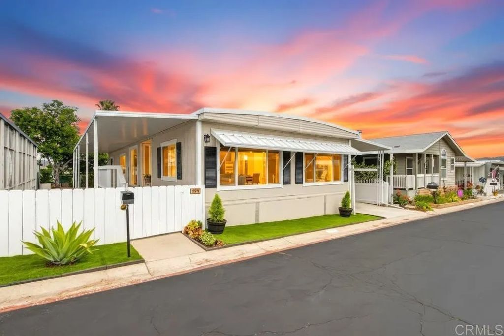 8301 Mission Gorge 274, Santee, CA 92071