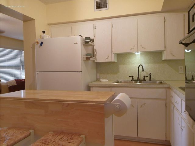 2457 ECUADORIAN WAY 73, Clearwater, FL 33763