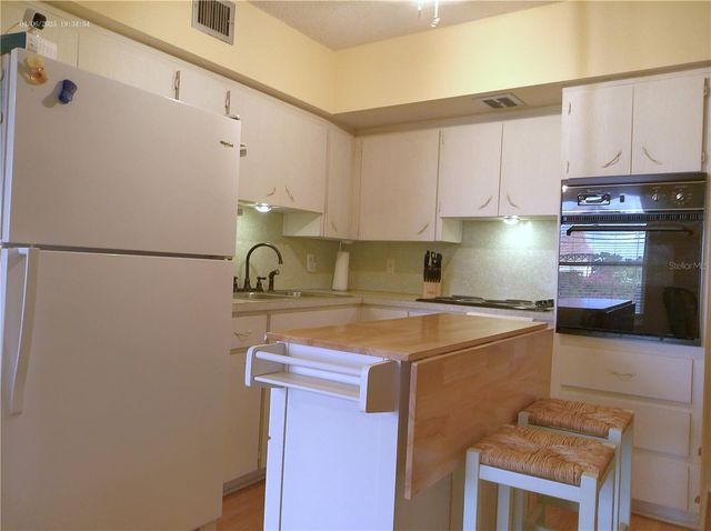 2457 ECUADORIAN WAY 73, Clearwater, FL 33763