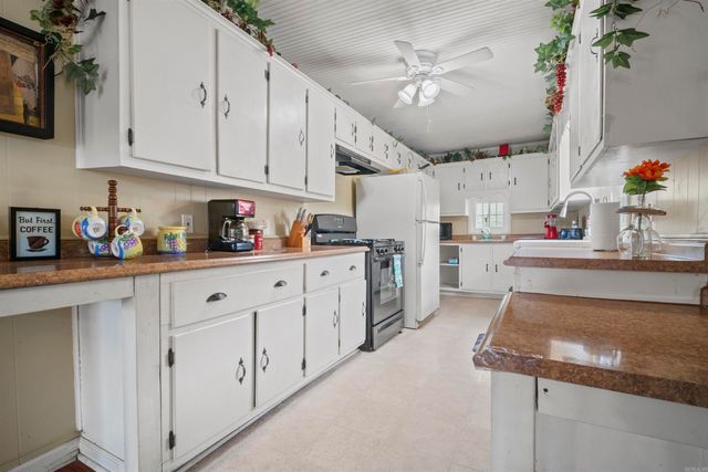 99 Sandtown Road, Morrilton, AR 72110