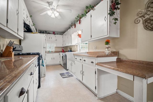 99 Sandtown Road, Morrilton, AR 72110