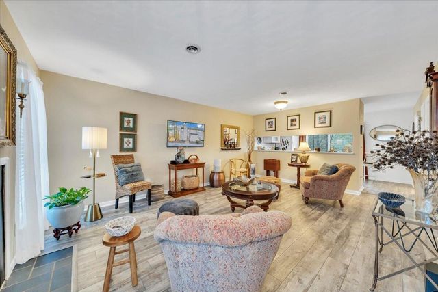 7239 Woods Crossing, Roanoke, VA 24018