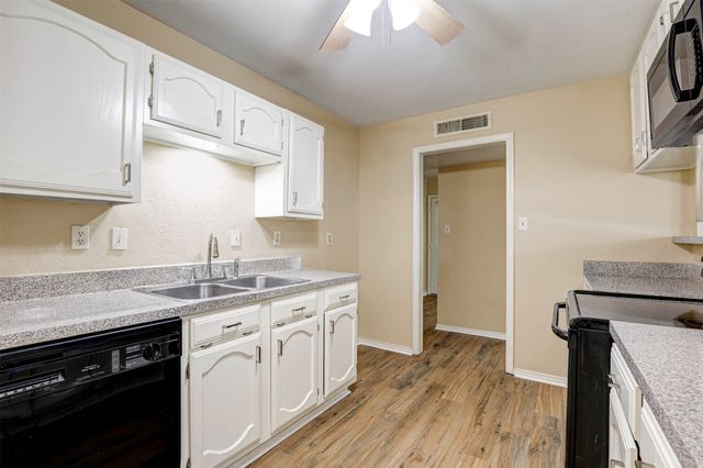 4814 Trailwood Drive, Grand Prairie, TX 75052