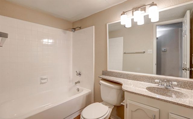 4814 Trailwood Drive, Grand Prairie, TX 75052