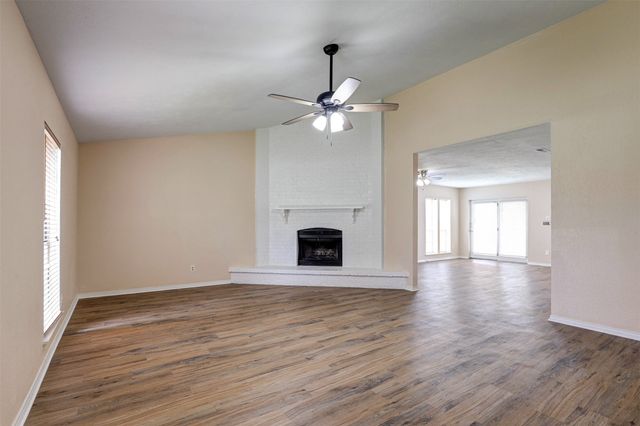 4814 Trailwood Drive, Grand Prairie, TX 75052