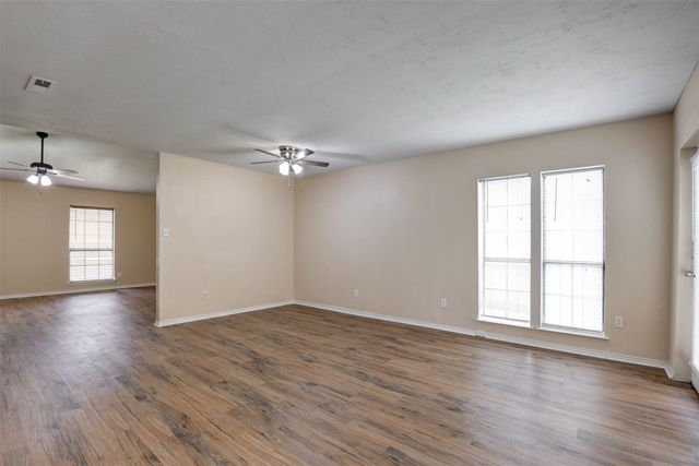 4814 Trailwood Drive, Grand Prairie, TX 75052