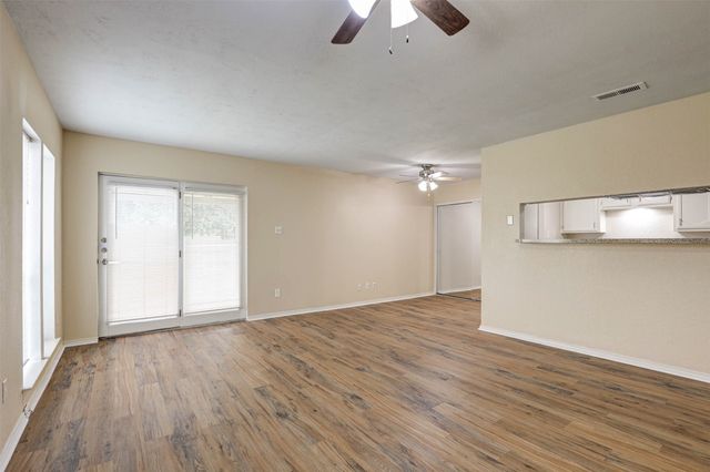 4814 Trailwood Drive, Grand Prairie, TX 75052