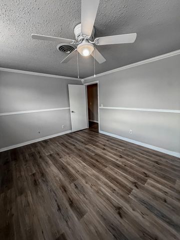 1690 W US Highway 70, Plainview, TX 79072