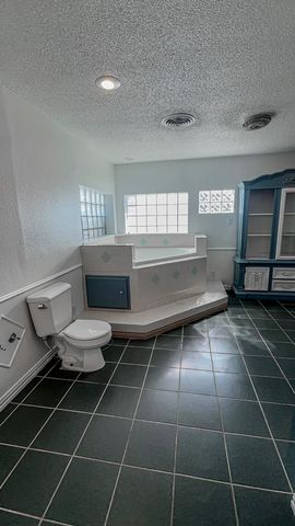 1690 W US Highway 70, Plainview, TX 79072