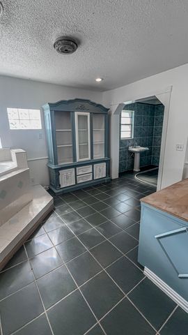 1690 W US Highway 70, Plainview, TX 79072