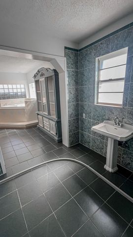 1690 W US Highway 70, Plainview, TX 79072