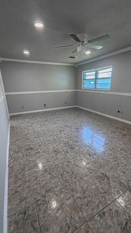 1690 W US Highway 70, Plainview, TX 79072