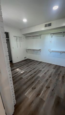 1690 W US Highway 70, Plainview, TX 79072