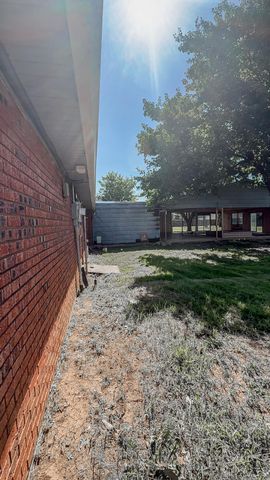 1690 W US Highway 70, Plainview, TX 79072